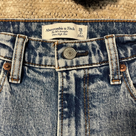 Abercrombie 90s Straight Ultra High Rise - Picture 2 of 3